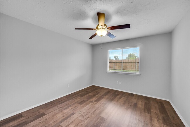 Building Photo - 13618 Piney Oaks Dr