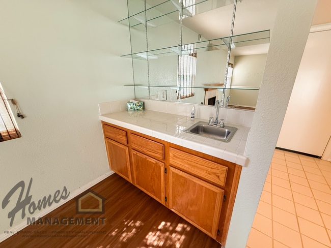 Building Photo - Homes Management - Escondido Home