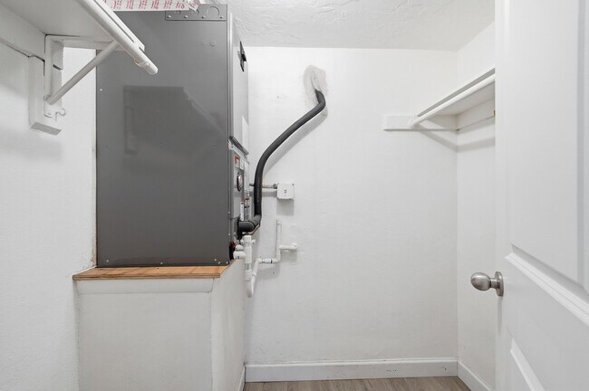 Building Photo - 1400 NE 57th St