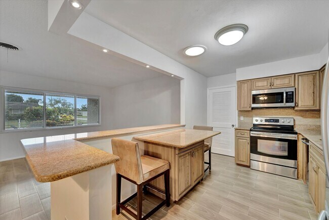 Building Photo - Beautiful 2-Bed / 2 Bath Pool Home in Sara...