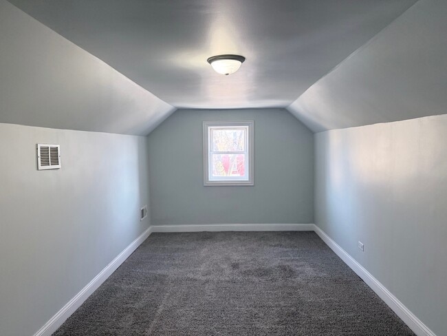 Building Photo - 1520 S Kedvale Ave