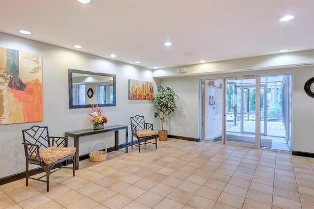 Building Photo - 511 1st St N