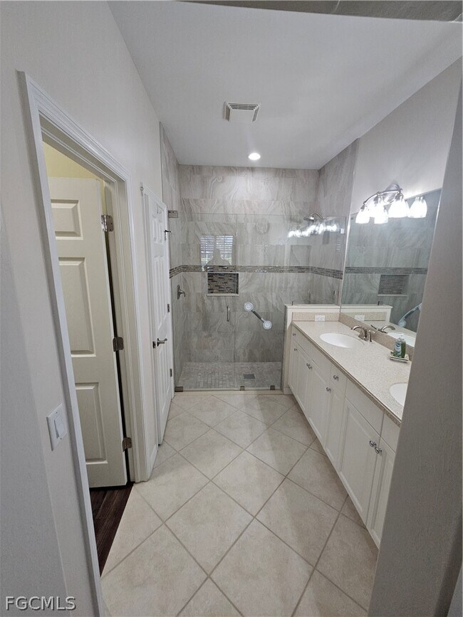 Building Photo - 10518 Avila Cir