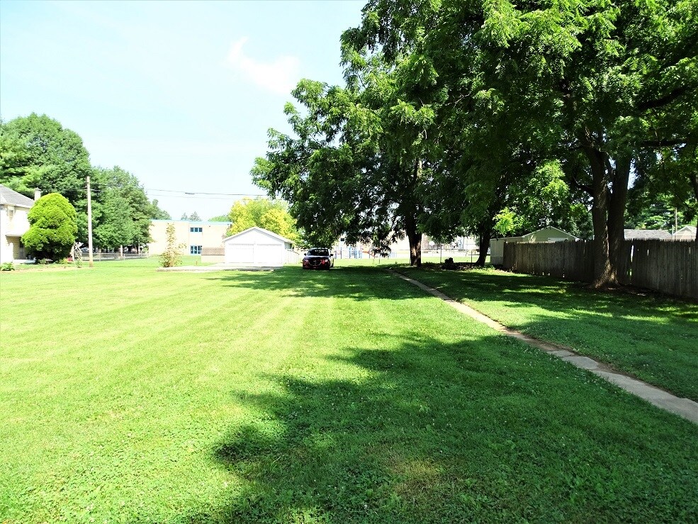 Building Photo - 242 W Stiegel St