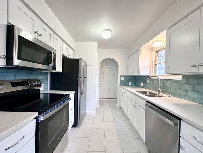 Building Photo - Bungalow Style Single-Family Home in Mt. Tabor Neighborhood