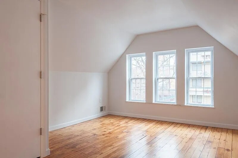 Building Photo - 5438 Claybourne St