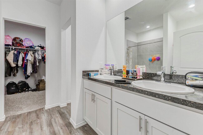 Building Photo - 5122 Sequoia Hts Ln