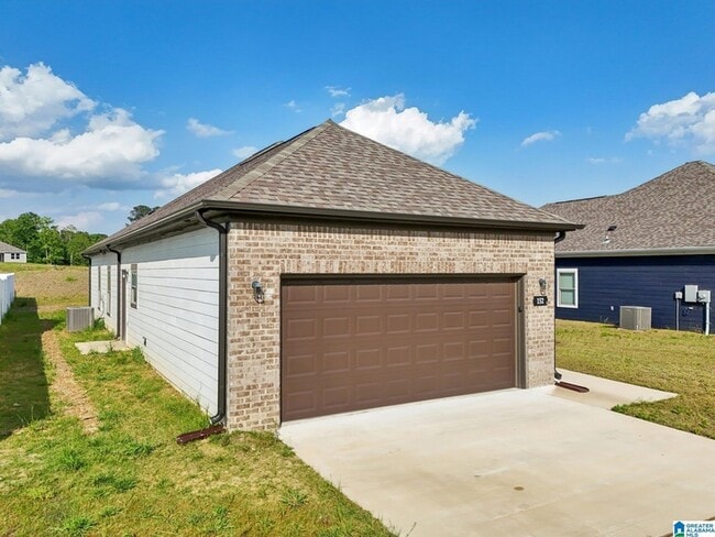 Building Photo - 152 Kings Wy