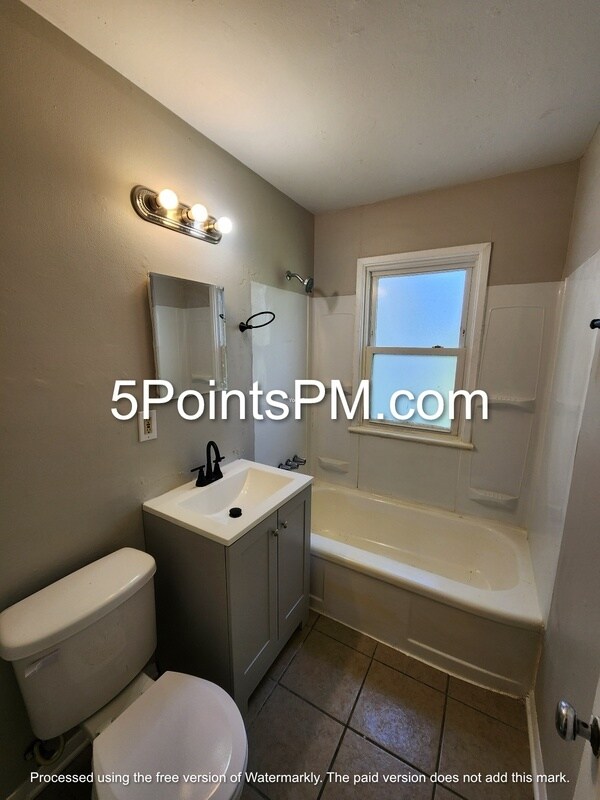 Building Photo - 4424 E 158th St