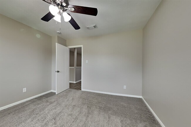 Building Photo - 2506 Buckminster Dr