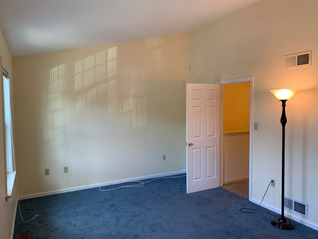 Building Photo - 225 Bell Ringer Ct
