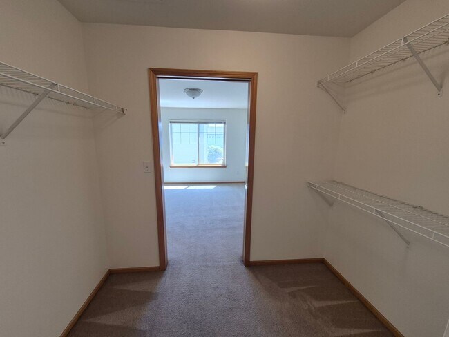 Building Photo - 5672 Correll Dr