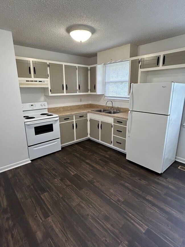 Building Photo - 4762 Trenton Dr