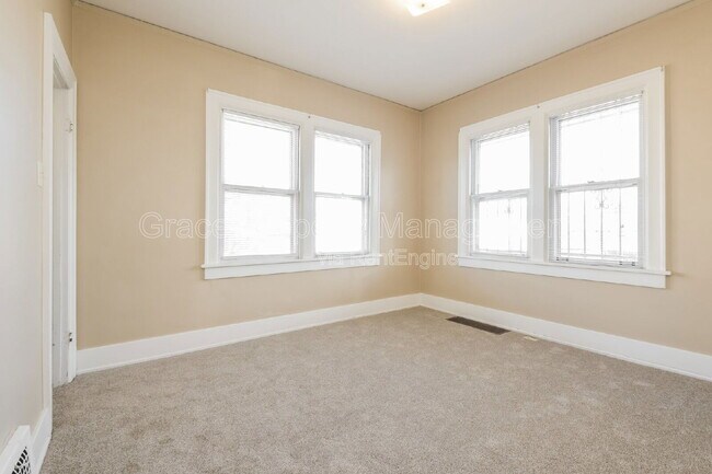 Building Photo - 1442 Perry St