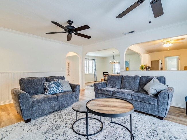 Building Photo - 105 Maynard St