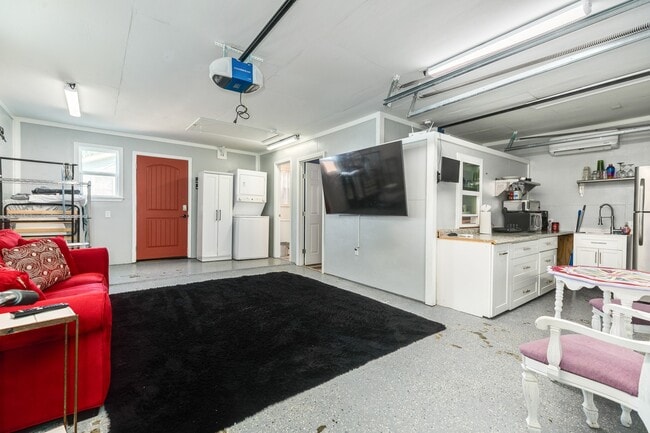 Building Photo - 4123 Avenue Q