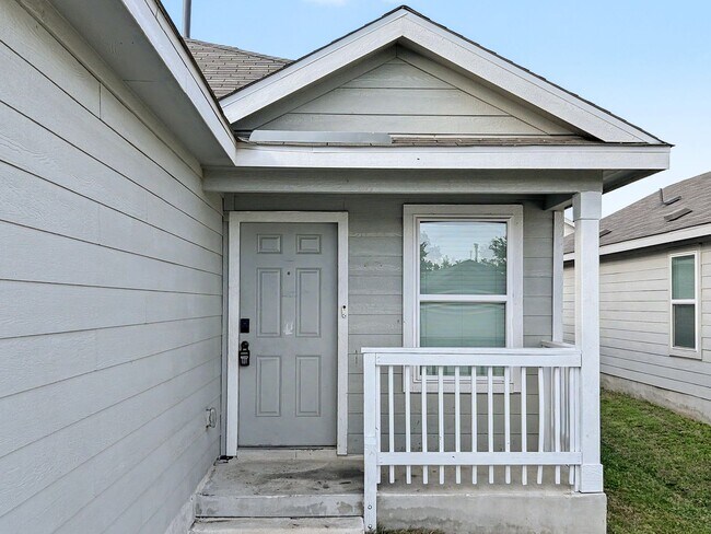 Building Photo - Comfortable 3-Bedroom/2-Bath in Growing Far Northwest