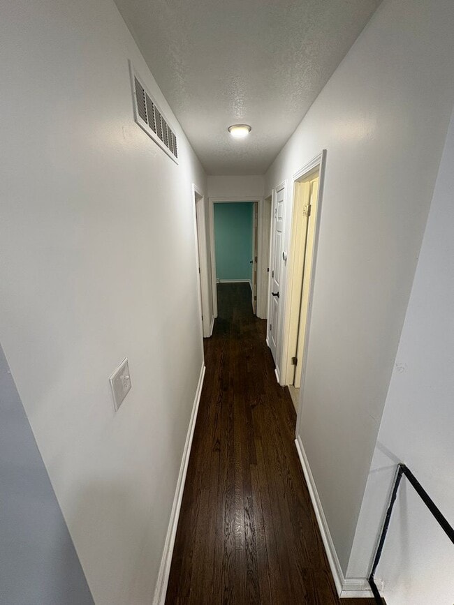 Building Photo - 3 Bed / 2.5 Bath Home on a Corner Lot – Bright, Updated, and Move-In Ready