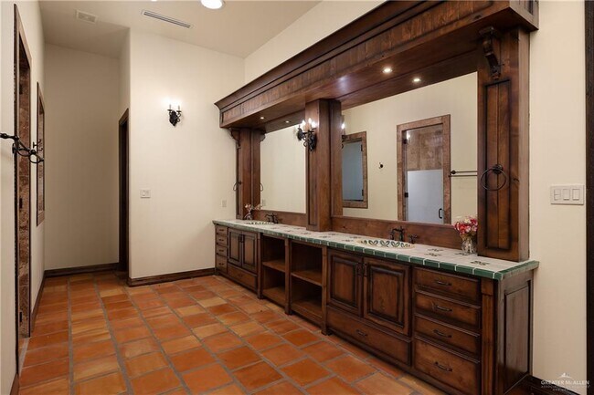 Building Photo - 2304 Antigua Dr