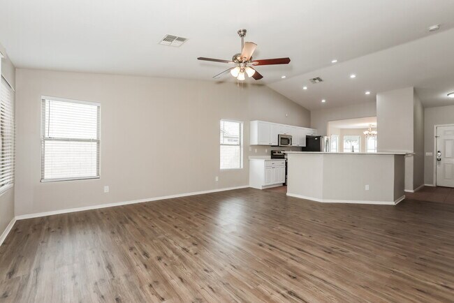 Building Photo - 39812 N Vincenza St