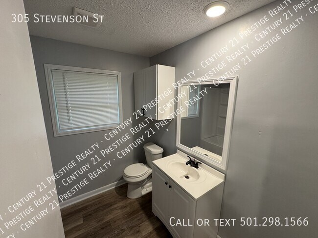 Building Photo - 305 Stevenson St