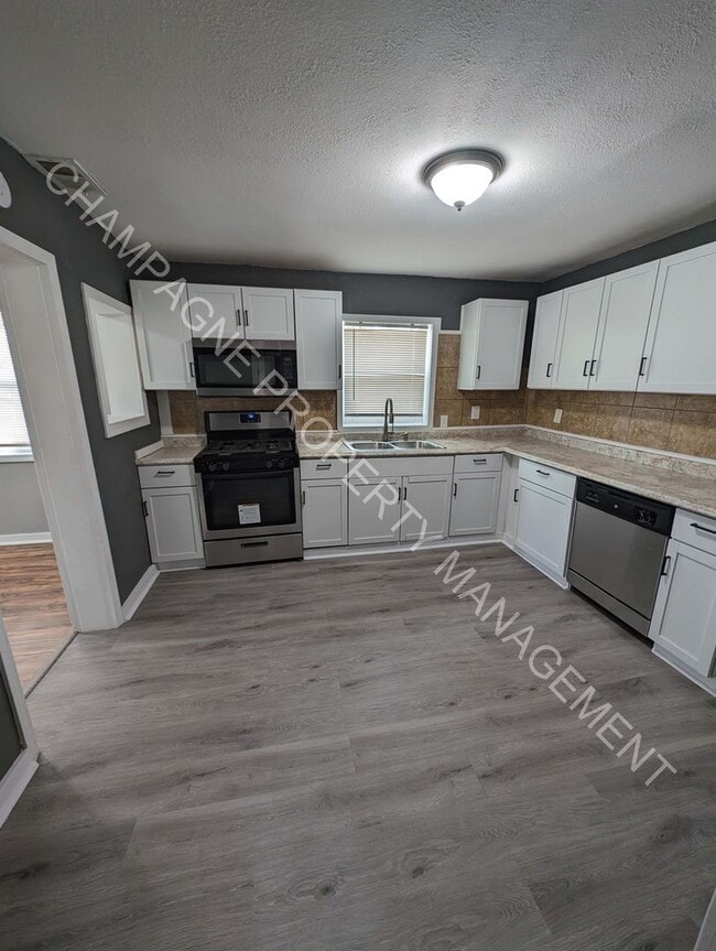 Building Photo - Updated Single Family Home