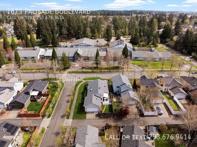 Building Photo - 1673 Palisade Blvd