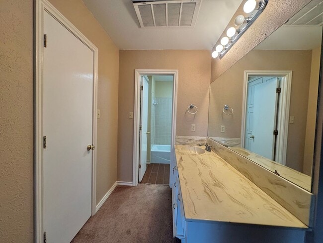 Building Photo - FER25