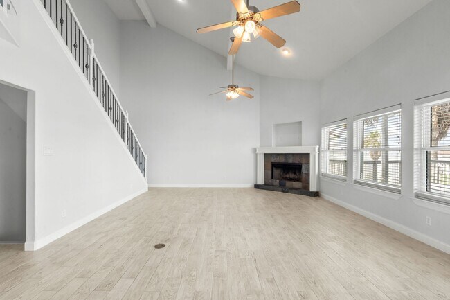 Building Photo - Waterfront Living at Its Best – For Rent on Tiki Island