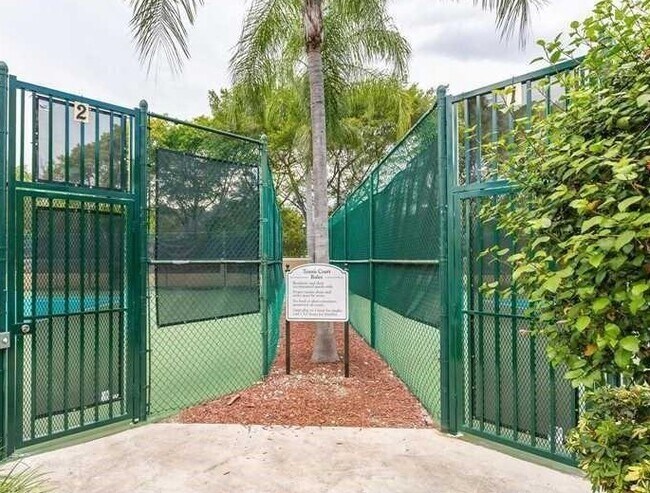 Building Photo - 19701 E Country Club Dr