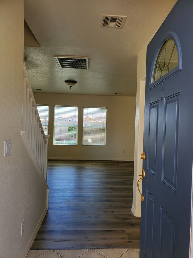 Building Photo - Summerlin 3/2.5 with huge loft