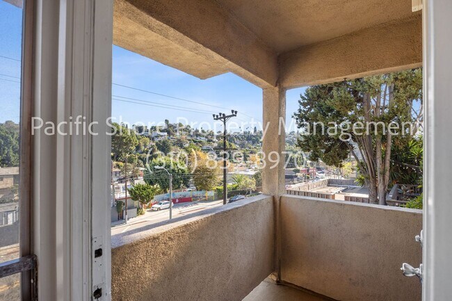 Building Photo - 2339 Hyperion Ave