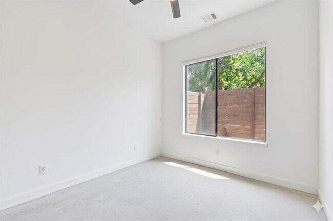 Building Photo - 5417 Samuel Huston Ave