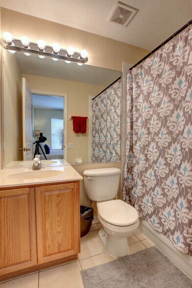 Building Photo - 874 Vineland Pl