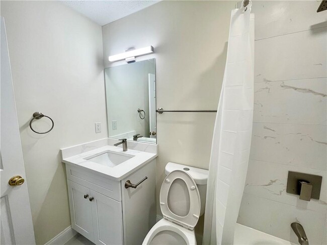 Building Photo - 5014 Meadow Ln