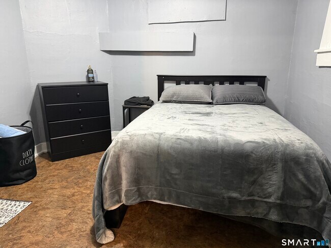 Building Photo - 112 Rockwell St