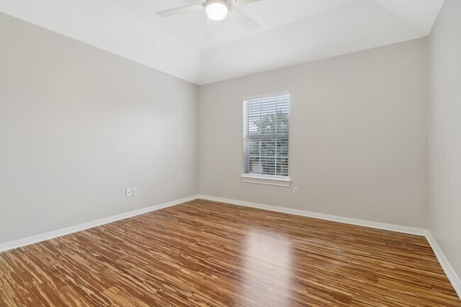 Building Photo - 12611 Brookfield Park