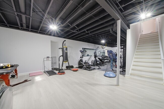 Building Photo - 7814 Brookbank Rd