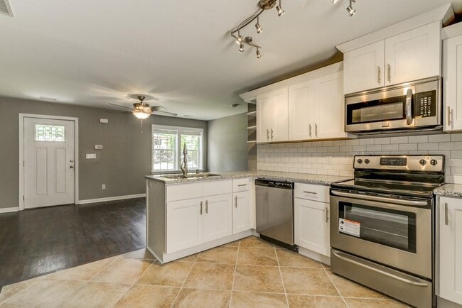 Building Photo - 567 Ashburton Ave