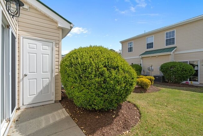 Building Photo - Where your commute is shorter than the Starbucks drive-thru line on 501. Grab the keys before som...