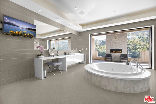 Building Photo - 2501 Zorada Dr