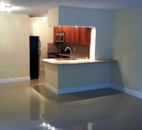 Building Photo - 2614 Riverside Dr