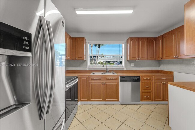 Building Photo - 10383 SW 209th Ln