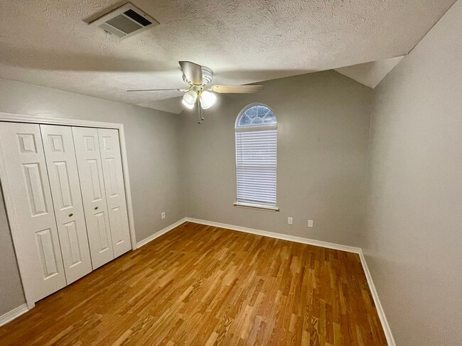Primary Photo - 3 bed 2 bath garden home in Brandon 047