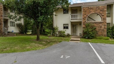 Building Photo - 101 Pine Forest Dr