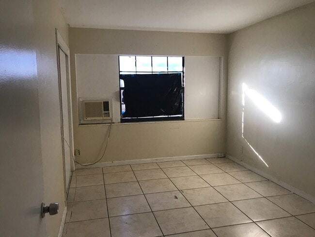 Building Photo - 1640 NW 9th Ave