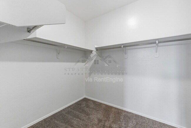 Building Photo - 17878 N Pietra Rd