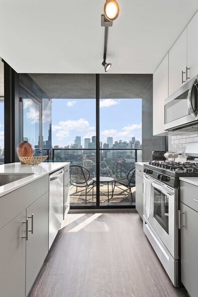 Building Photo - 168 N Elizabeth St