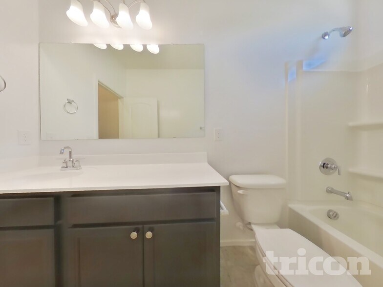 Building Photo - 31026 W Earll Dr