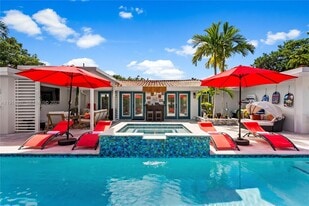 Building Photo - 2620 NE 15th St